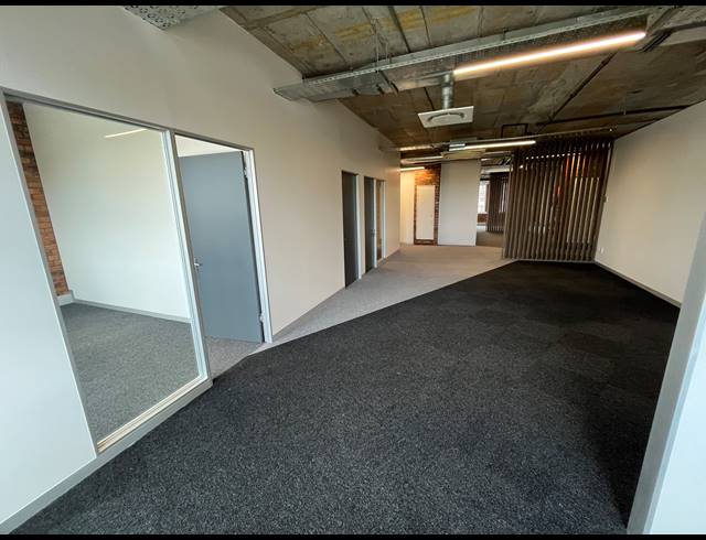 1,238M² OFFICE TO LET IN GREEN POINT